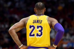 再见范乔丹！火箭、雄鹿、鹈鹕酝酿三方交易，2米03前锋空降休斯顿