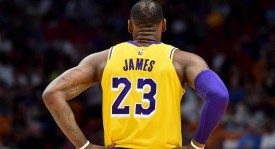 再见范乔丹！火箭、雄鹿、鹈鹕酝酿三方交易，2米03前锋空降休斯顿