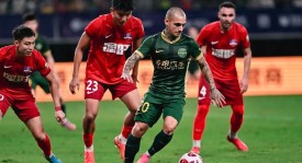 上海申花陷入困境：连续失分，主帅抱怨球队难以赢球